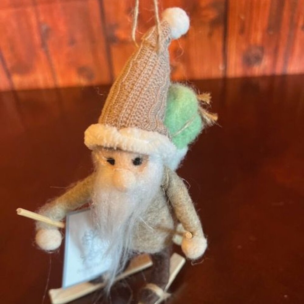 Vintage style Wool‎ & Felt Skiing Santa Claus Christmas Ornament with backpack